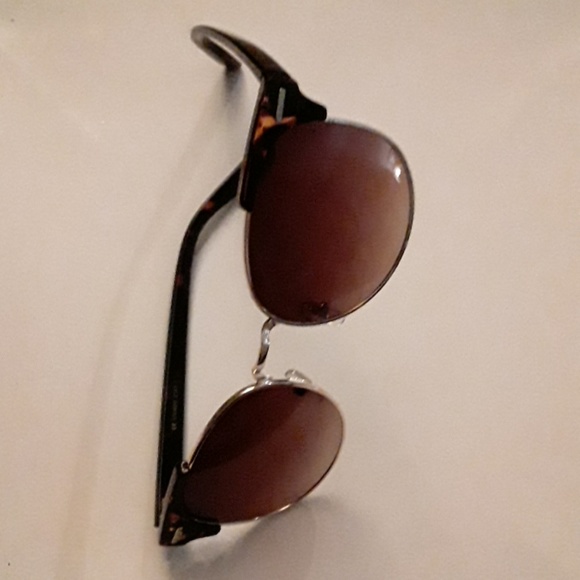 Brown tint lens shades with tortoise-shell accents - Picture 3 of 4
